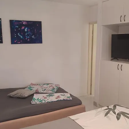 5 Srca Apartment